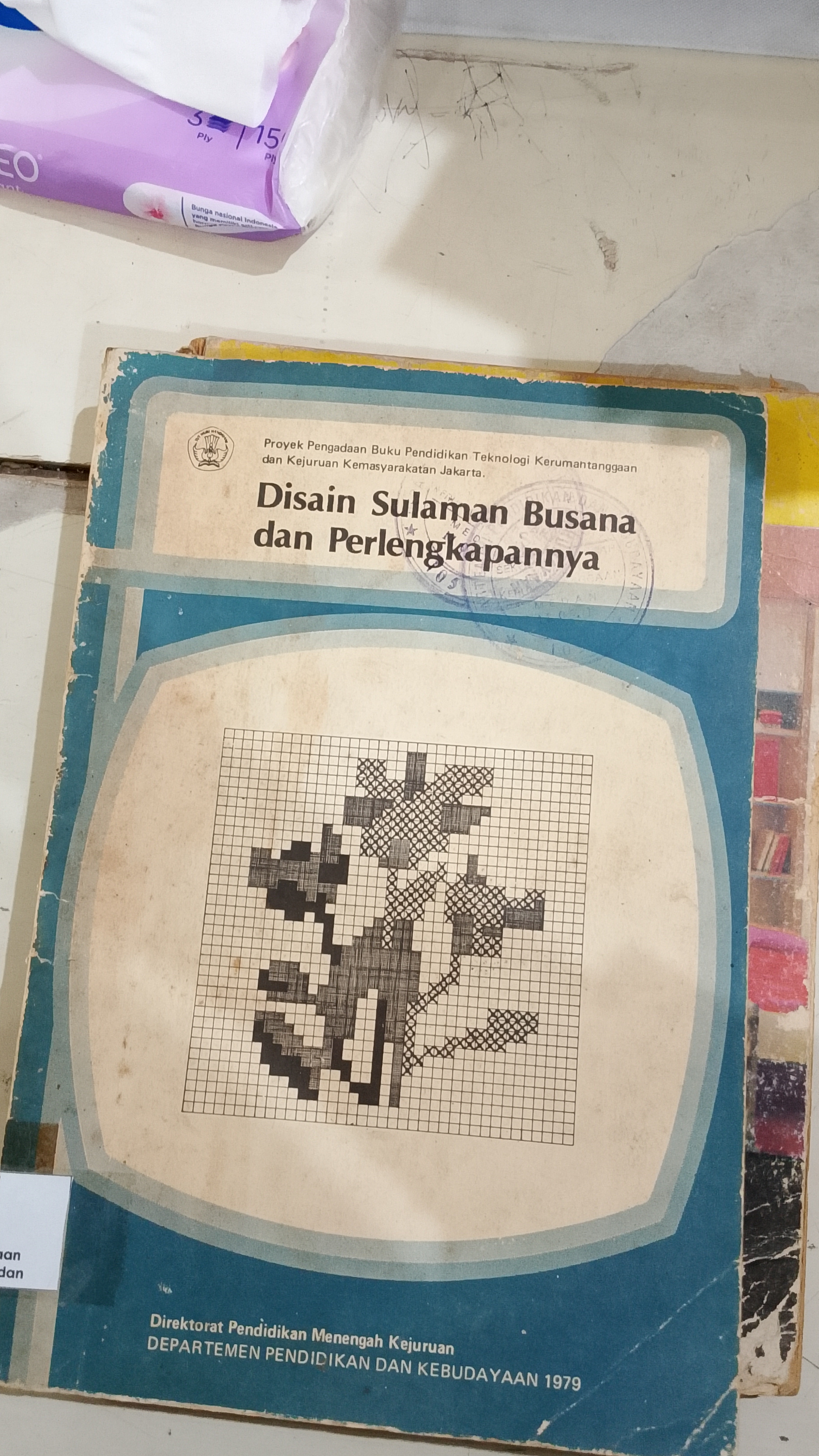 Disain Sulaman Busana dan Perlengkapannya