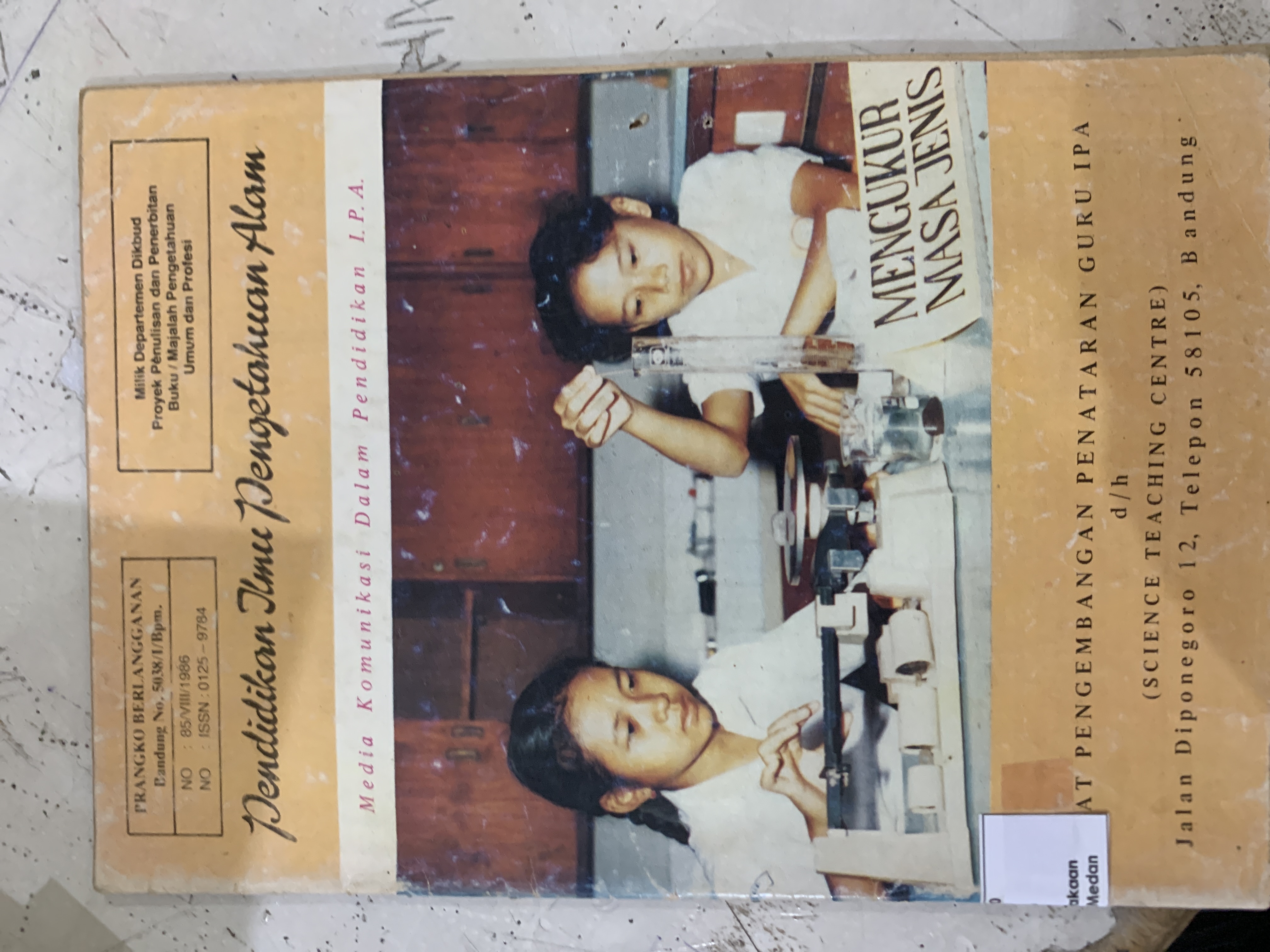 Pendidikan Ilmu pengetahuan alam media komunikasi dalam pendidikan I.P.A