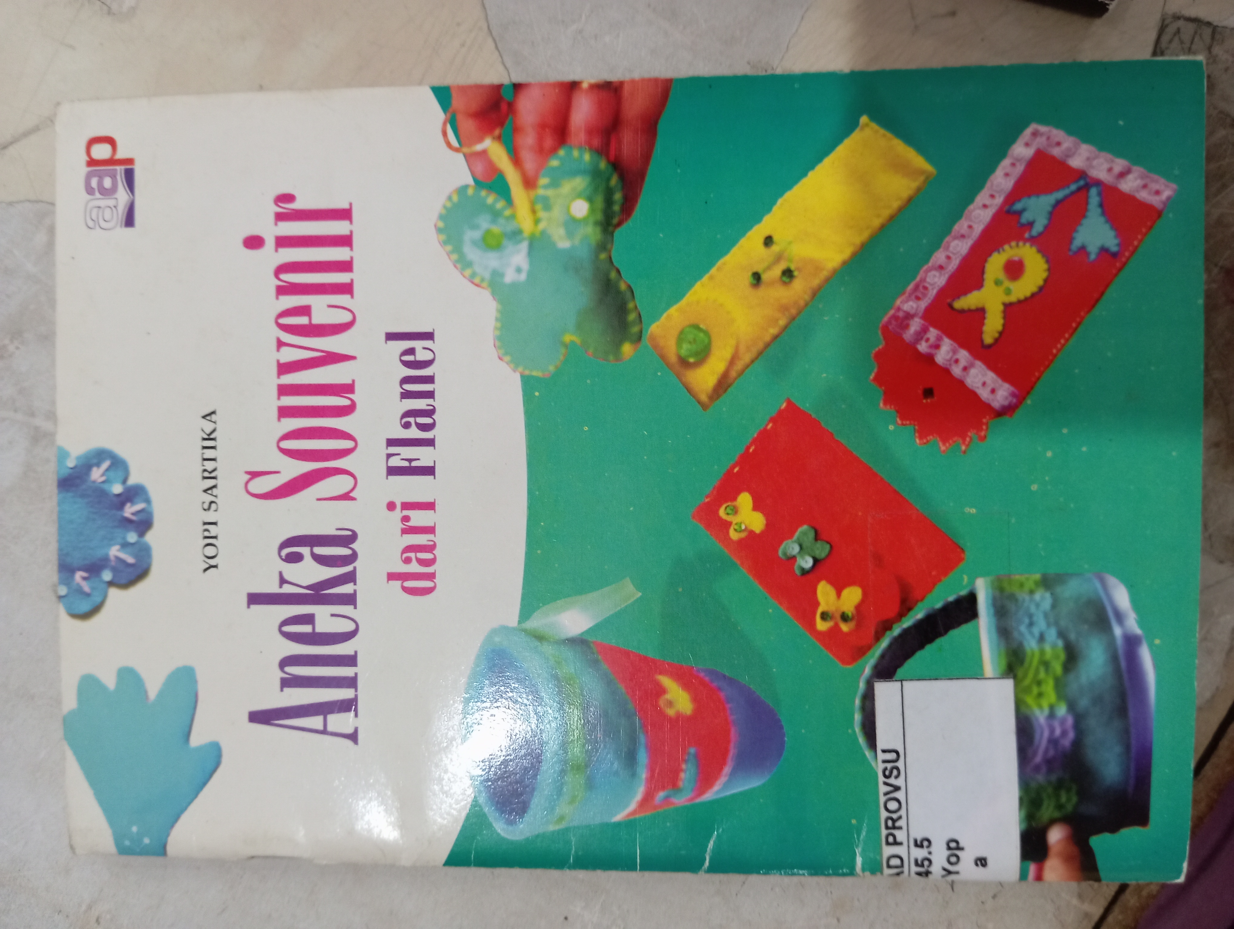 Aneka Souvenir dari Flanel