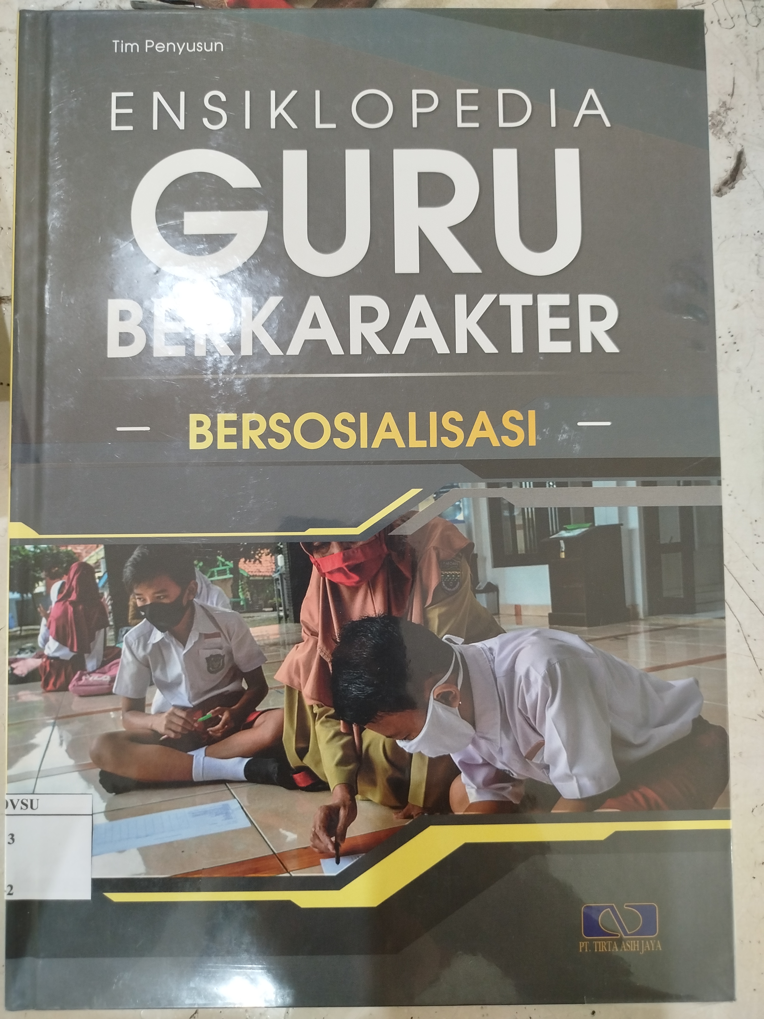 Ensiklopedia Guru Berkarakter -Bersosialisasi-