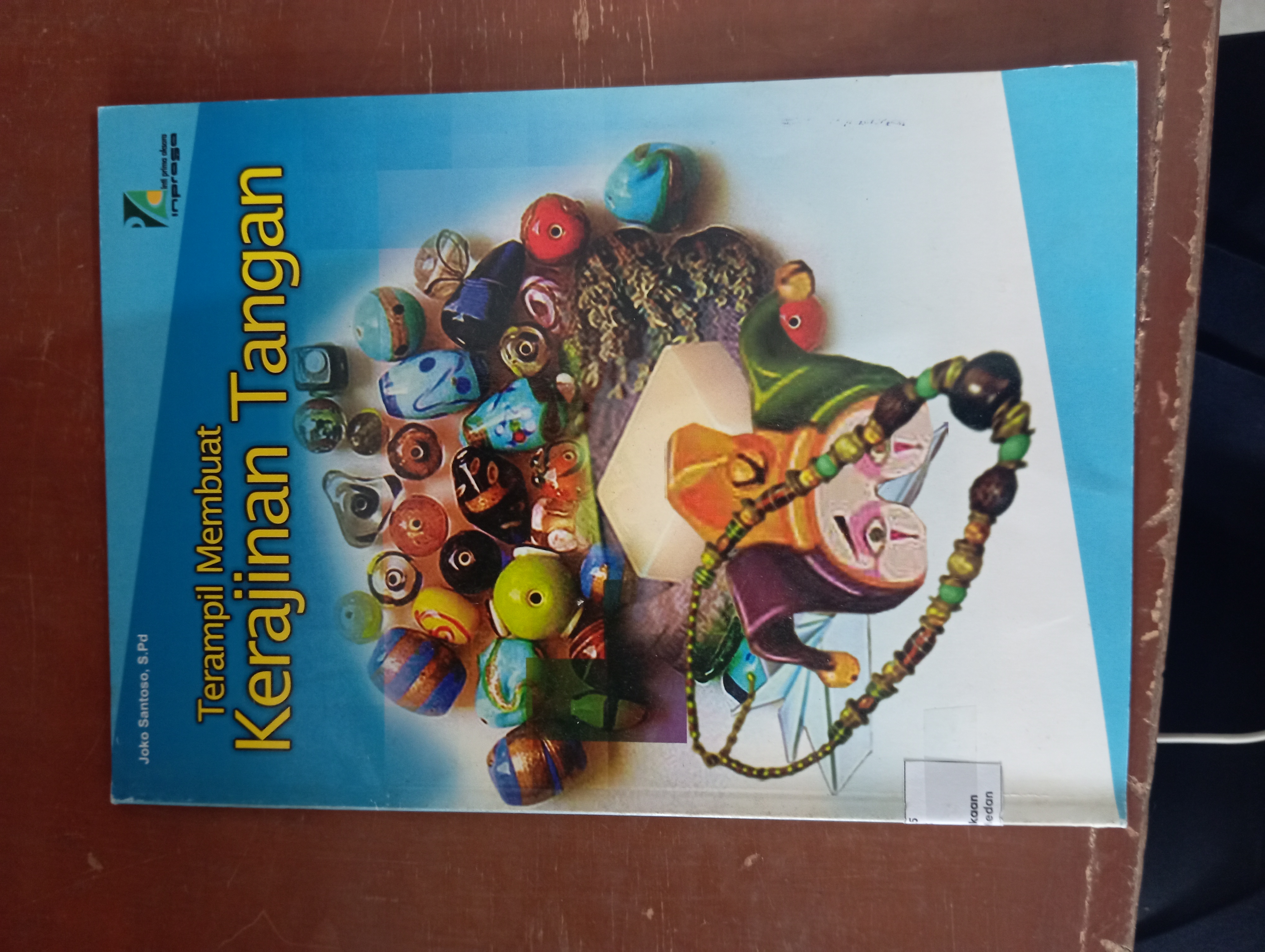 TERAMPIL MEMBUAT KERAJINAN TANGAN