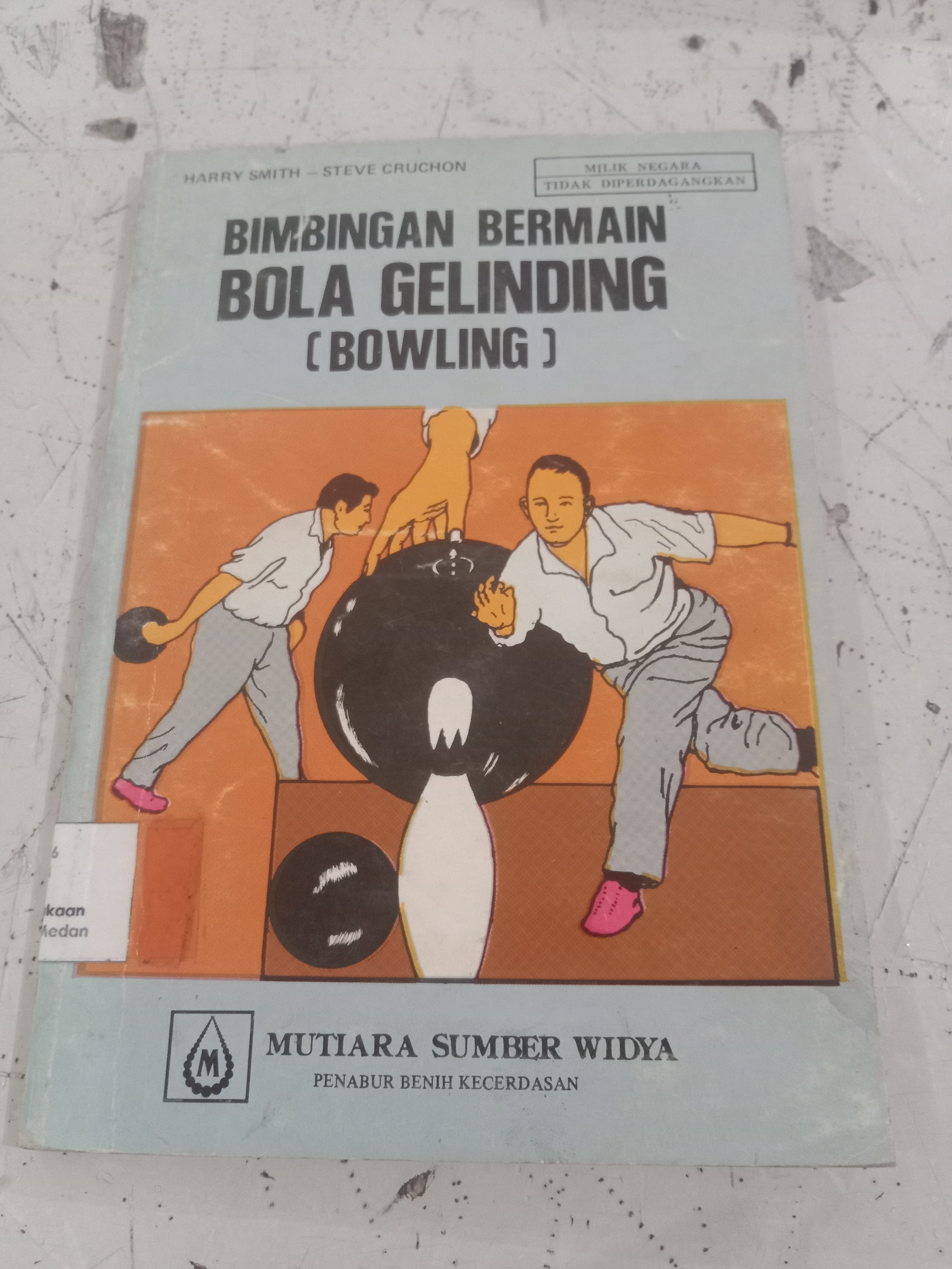 Bimbingan bermain bola gelinding (bowling) 