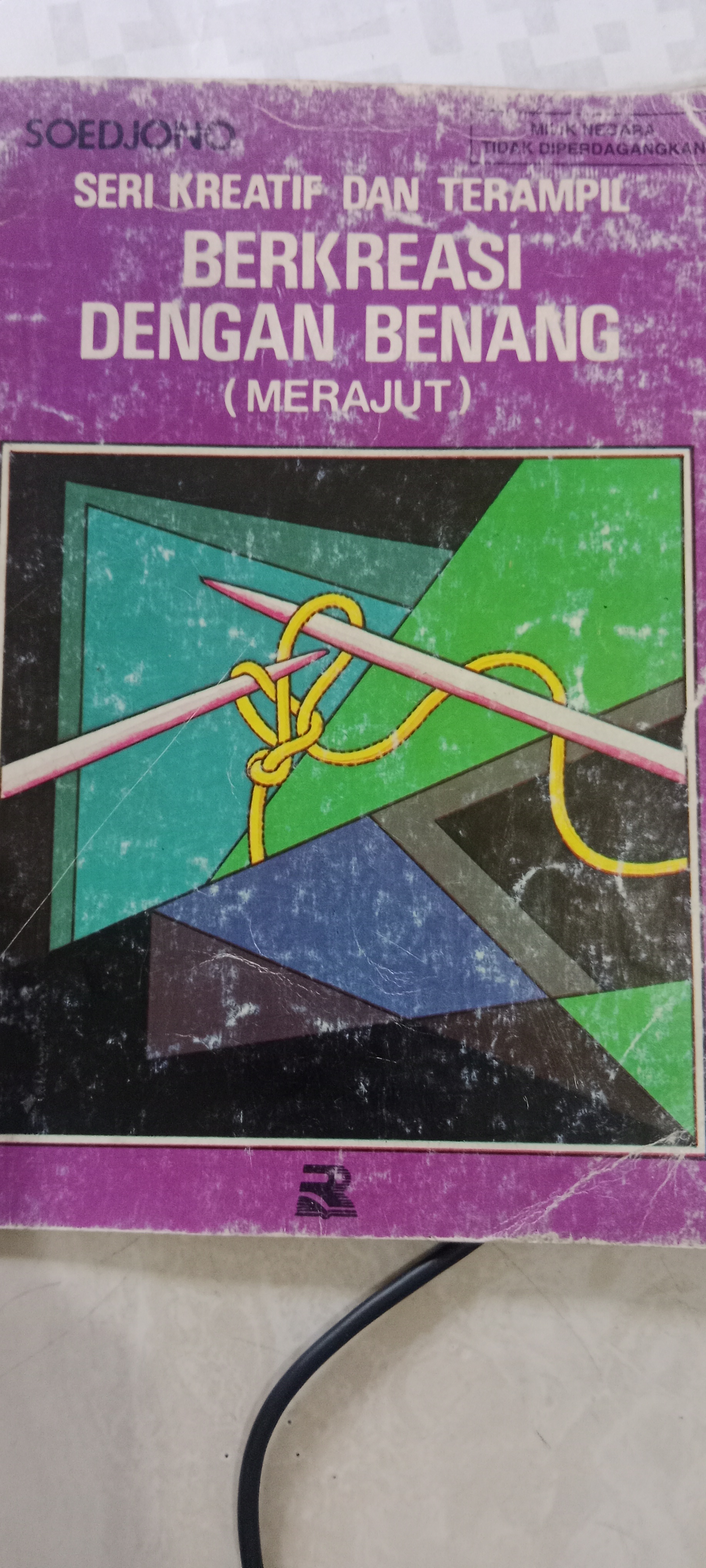 Seni kreatif dan terampil berkreasi dengan benang ( merajut) 