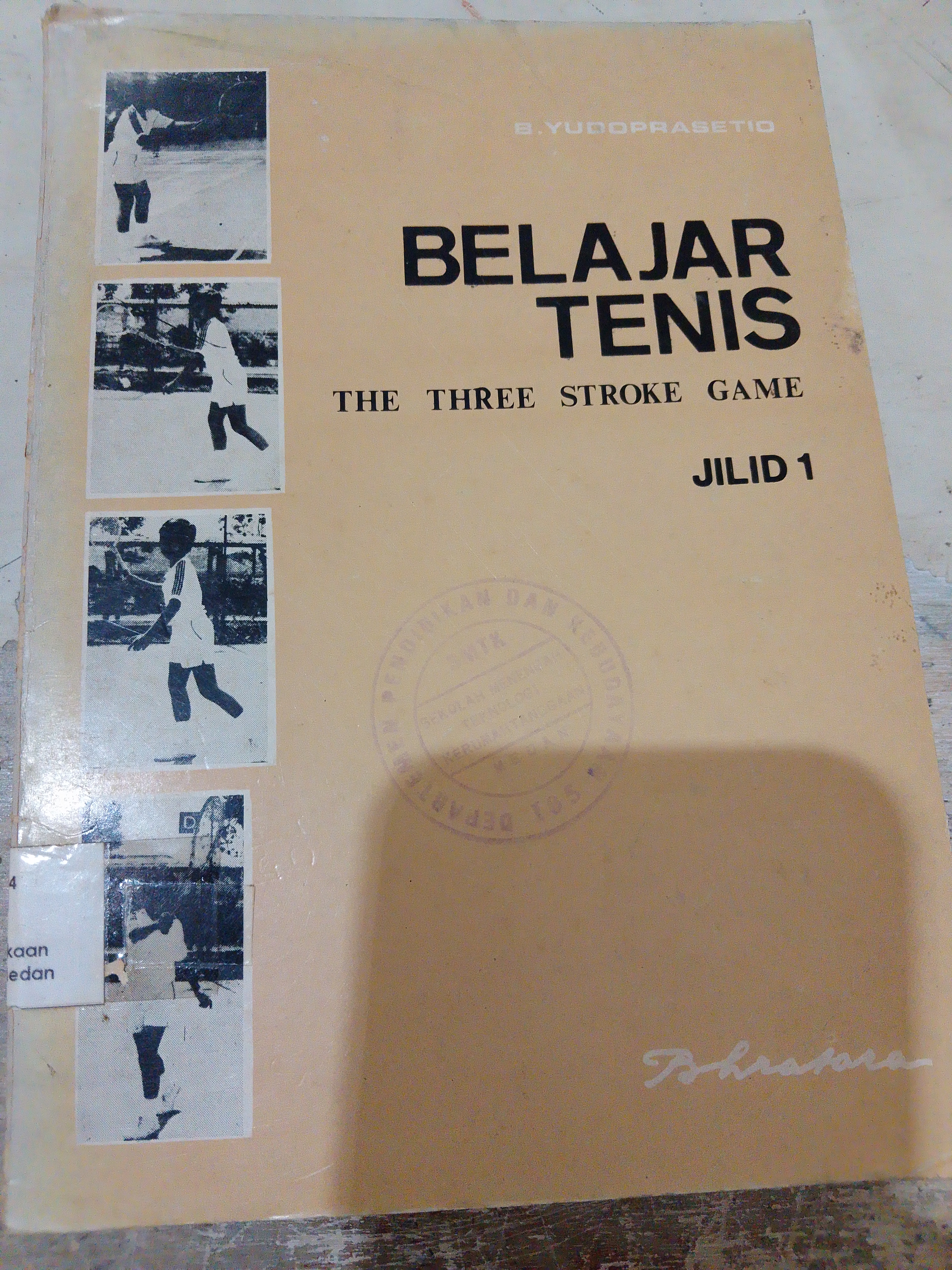 Belajar tenis 