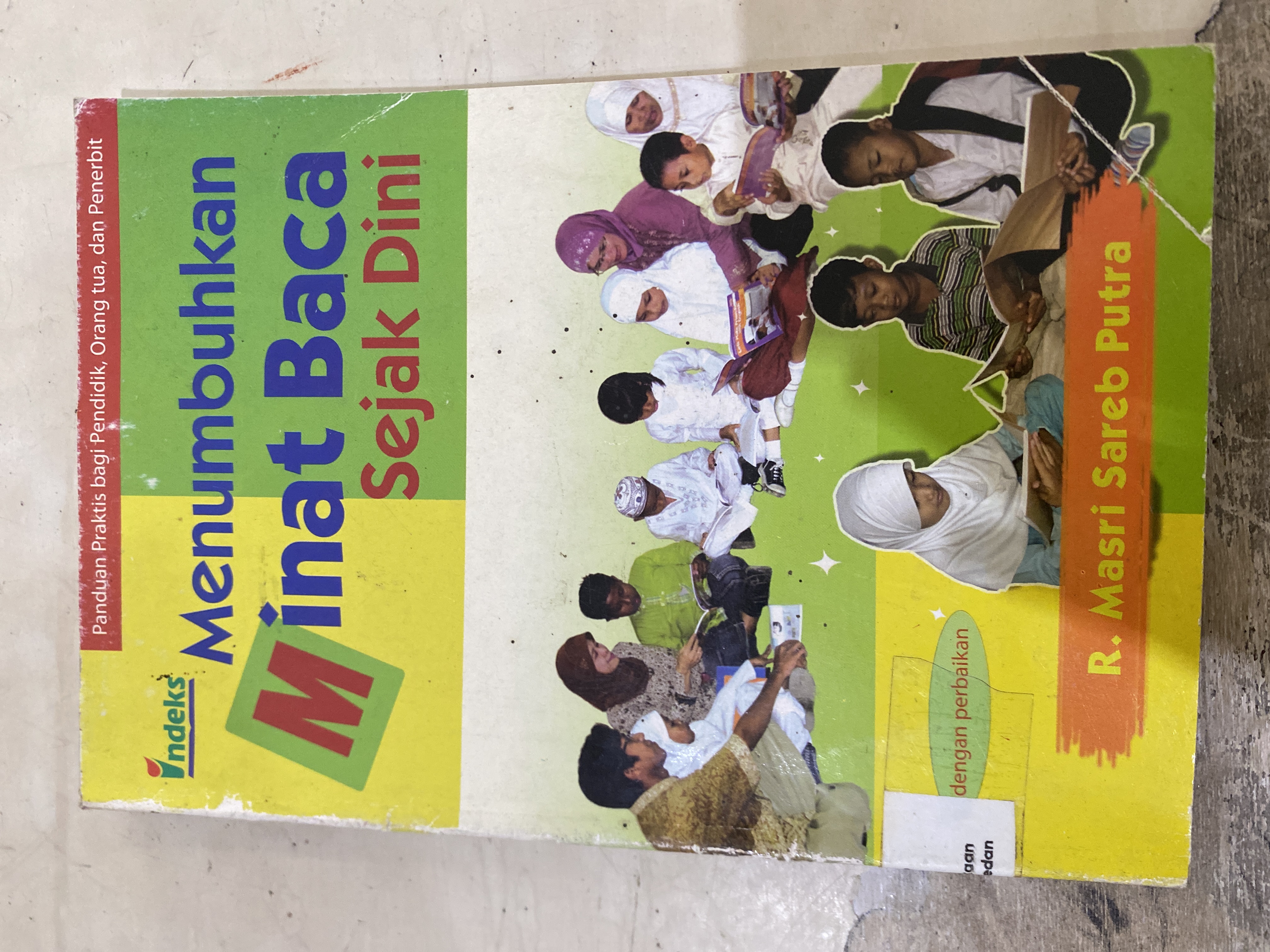 Menumbuhkan minat baca sejak dini