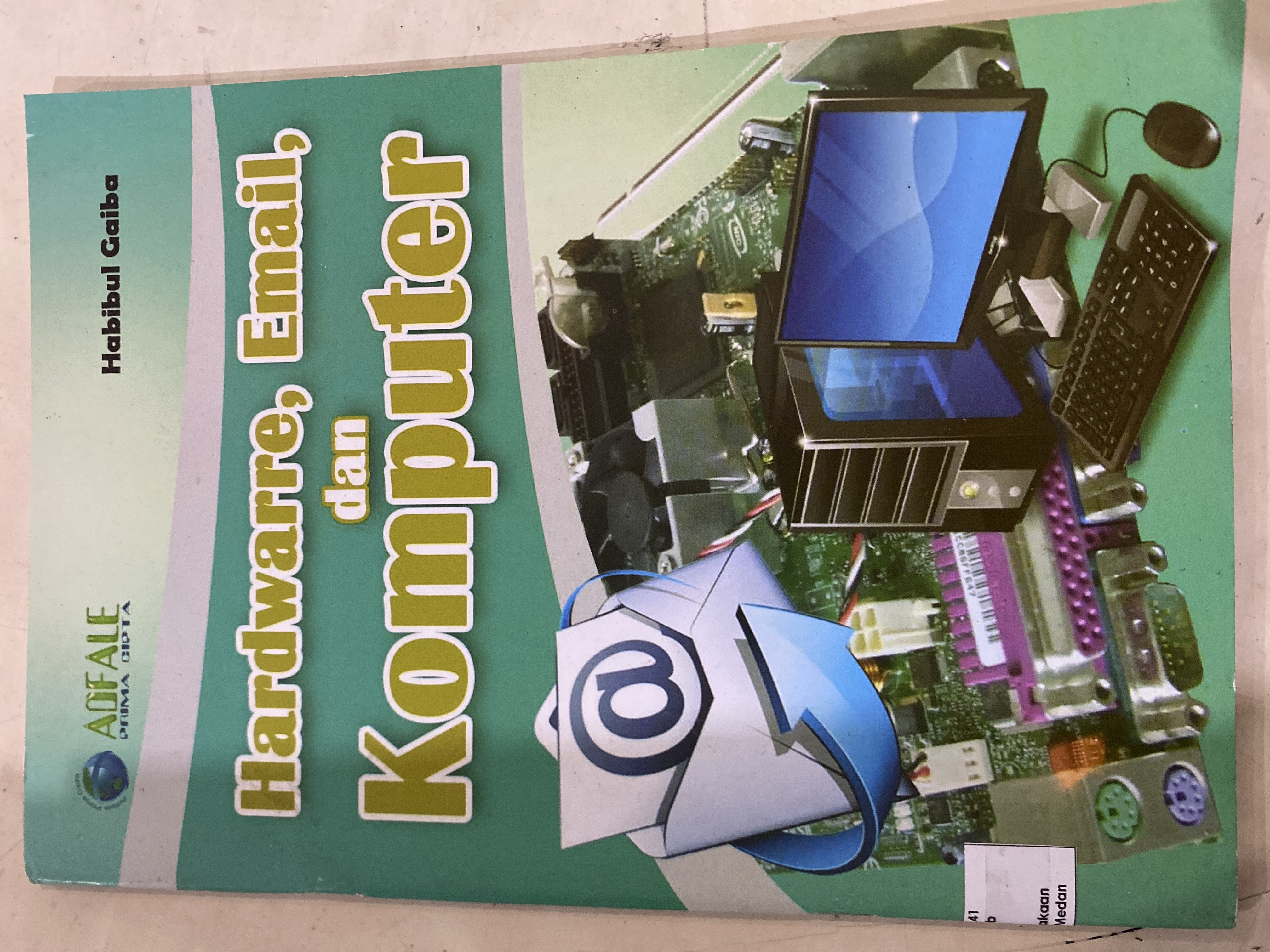 Hardware, Email dan komputer