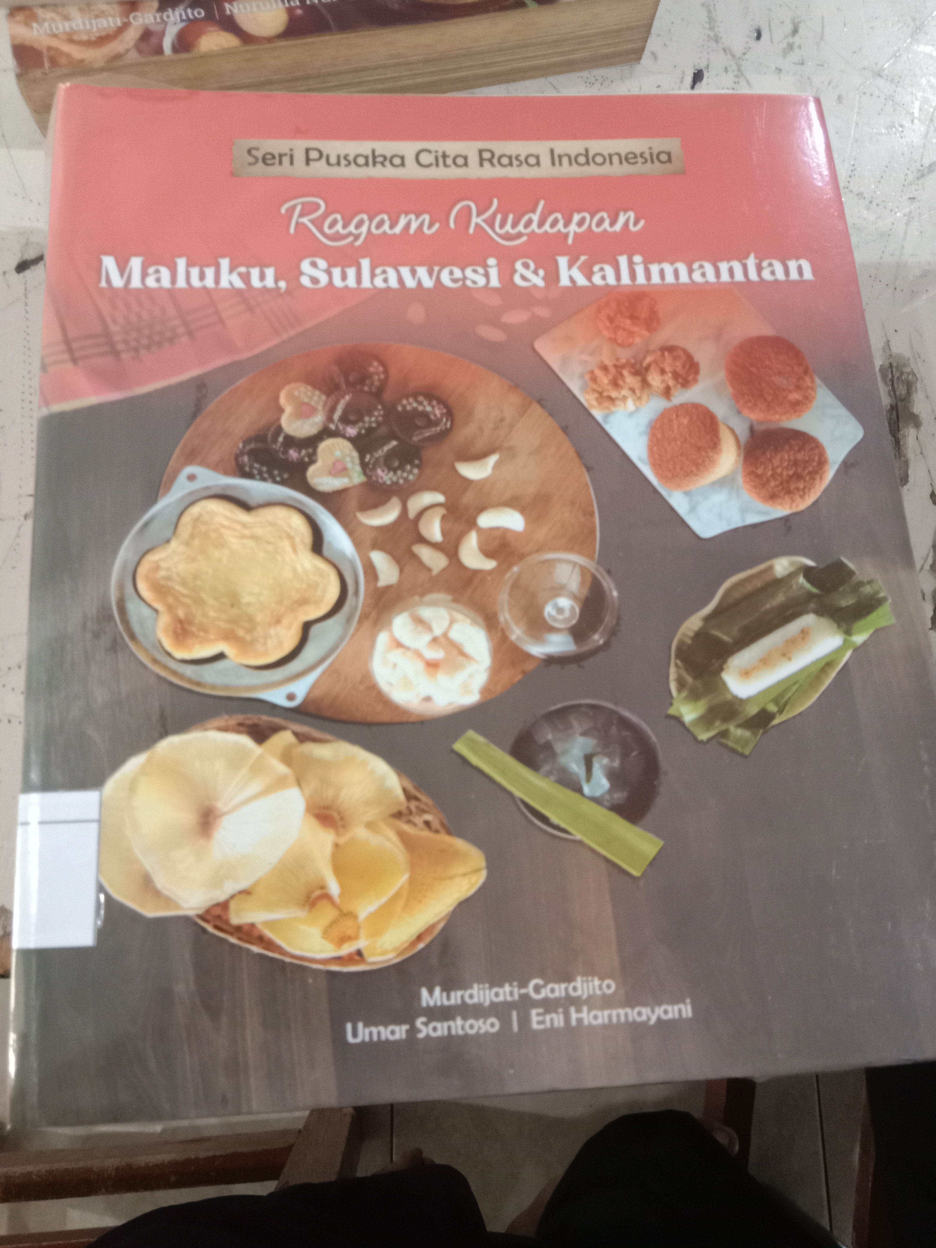 Seri pusaka cita rasa Indonesia ragam kudapan maluku, Sulawesi &amp;kalimantan