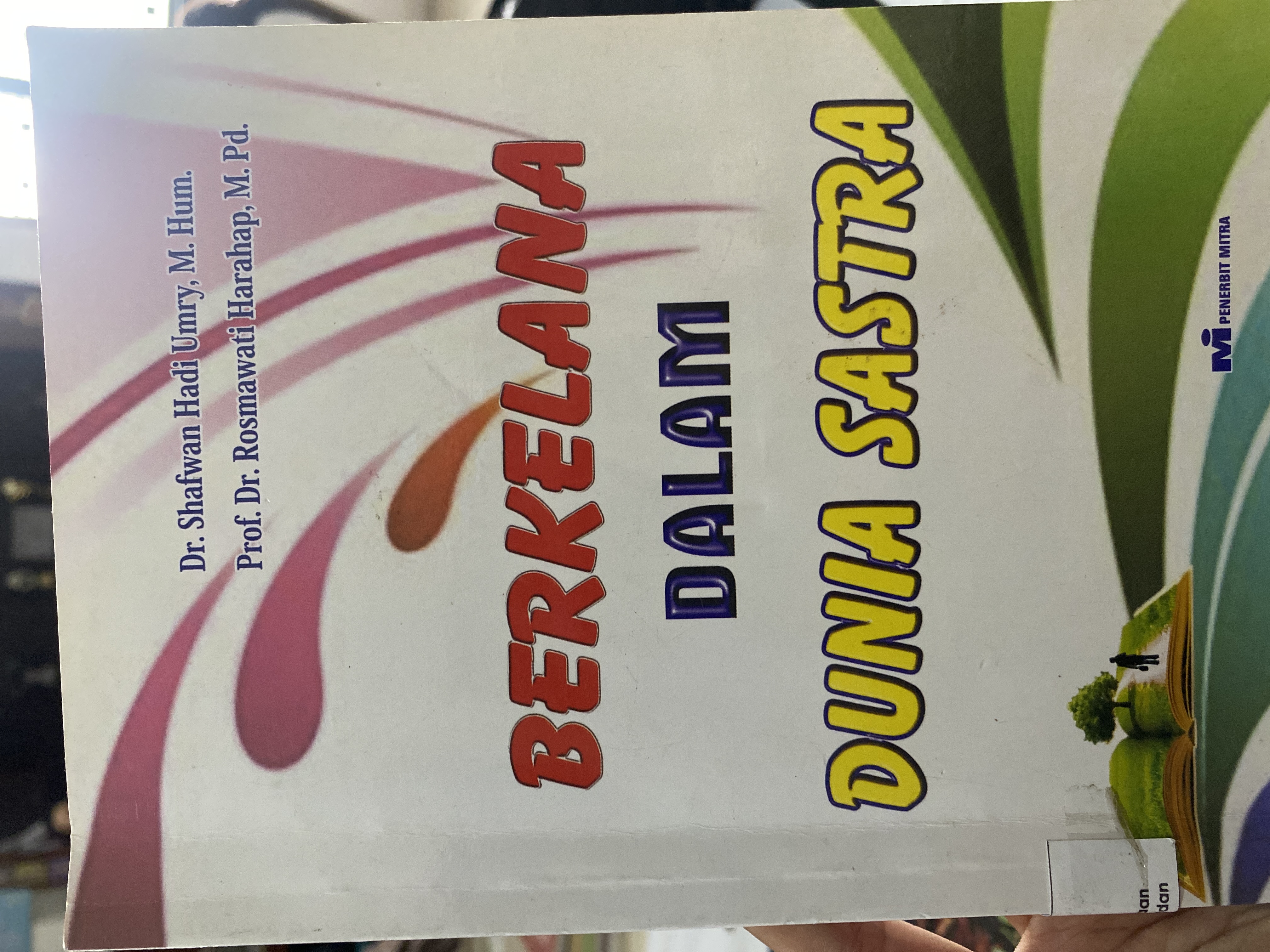 Berkelana Dalam Dunia Sastra