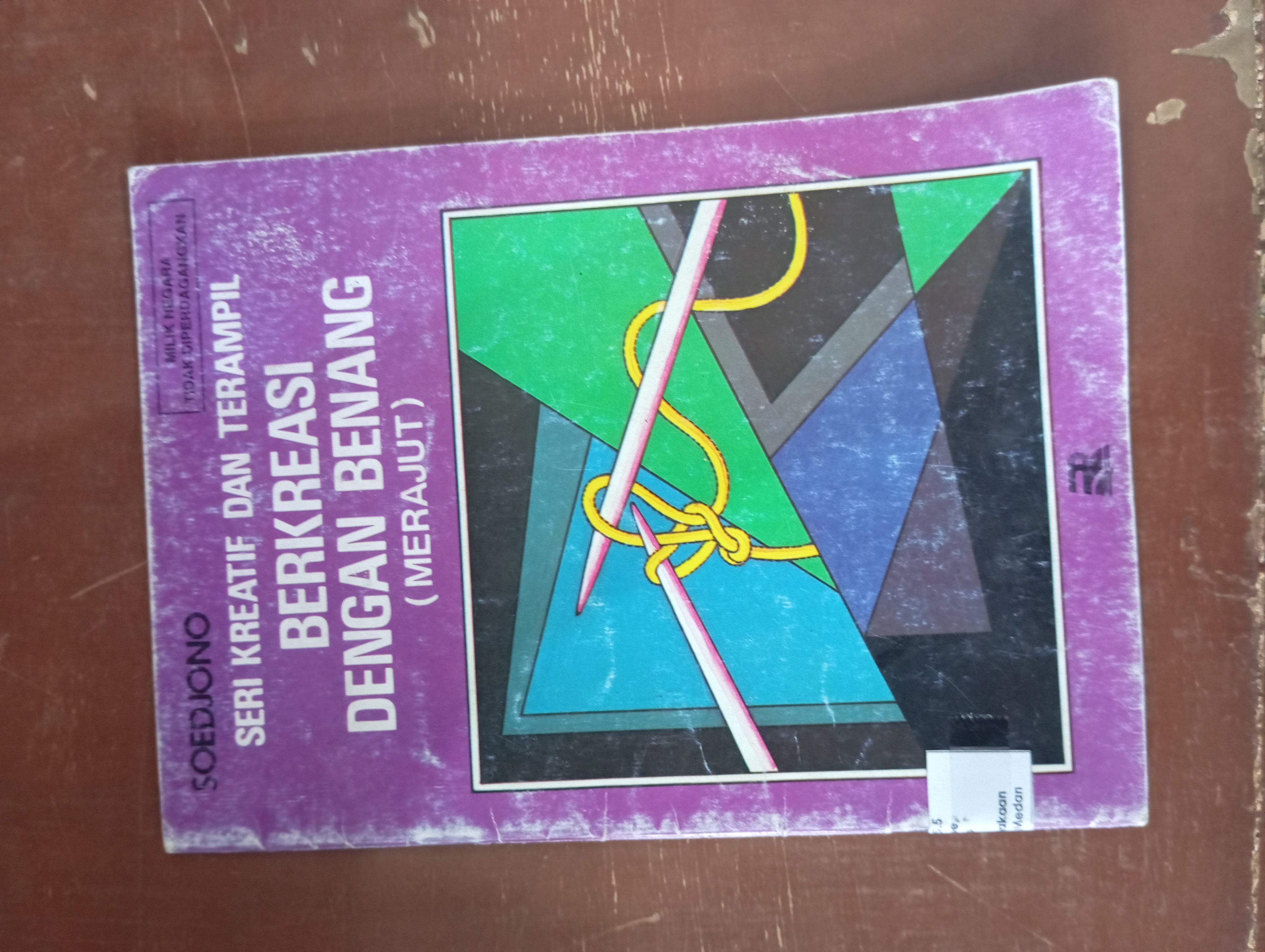 Seri Kreatif dan Terampil BERKREASI DENGAN BENANG (Merajut) 