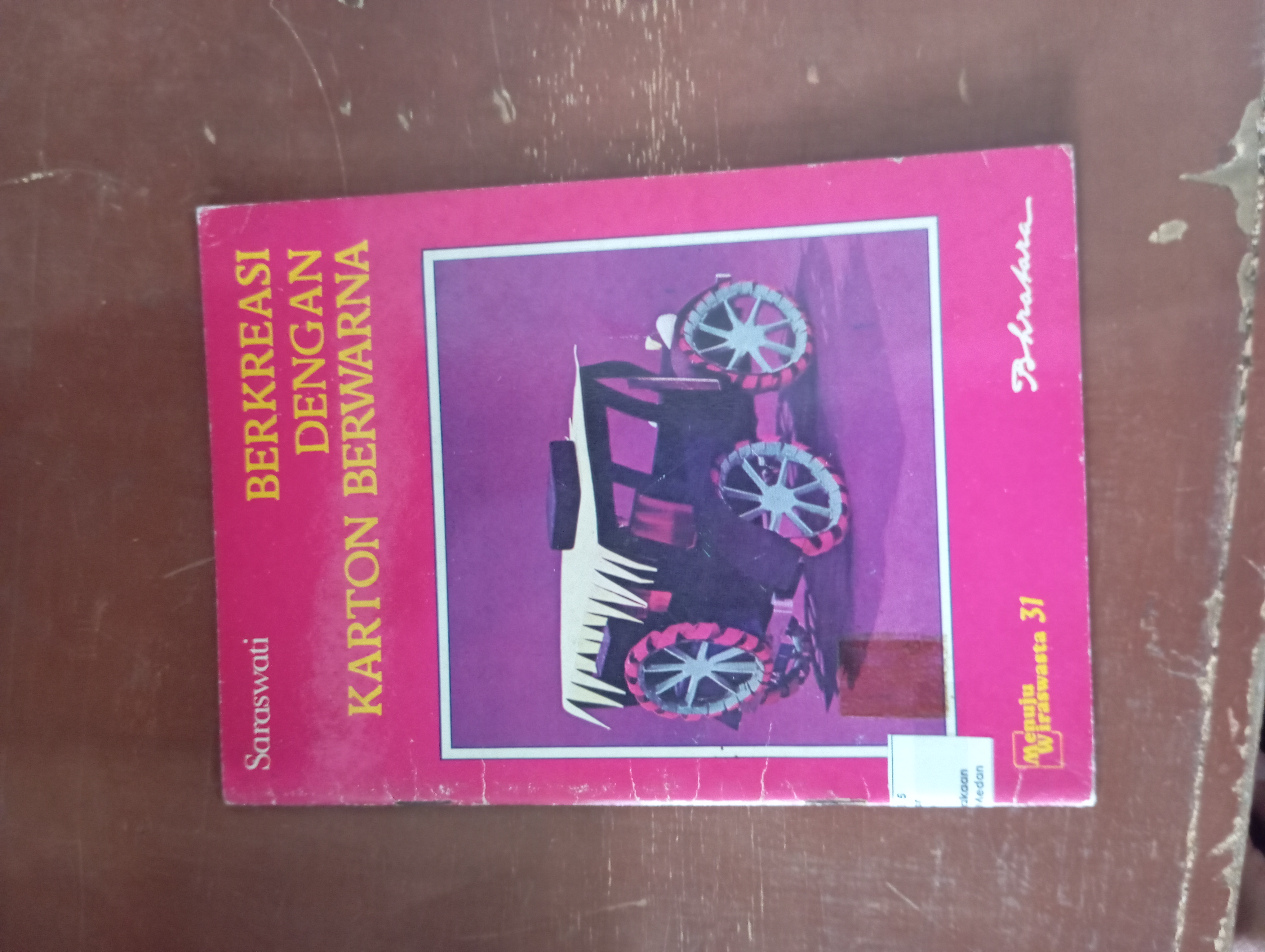 BERKREASI DENGAN KARTON BERWARNA