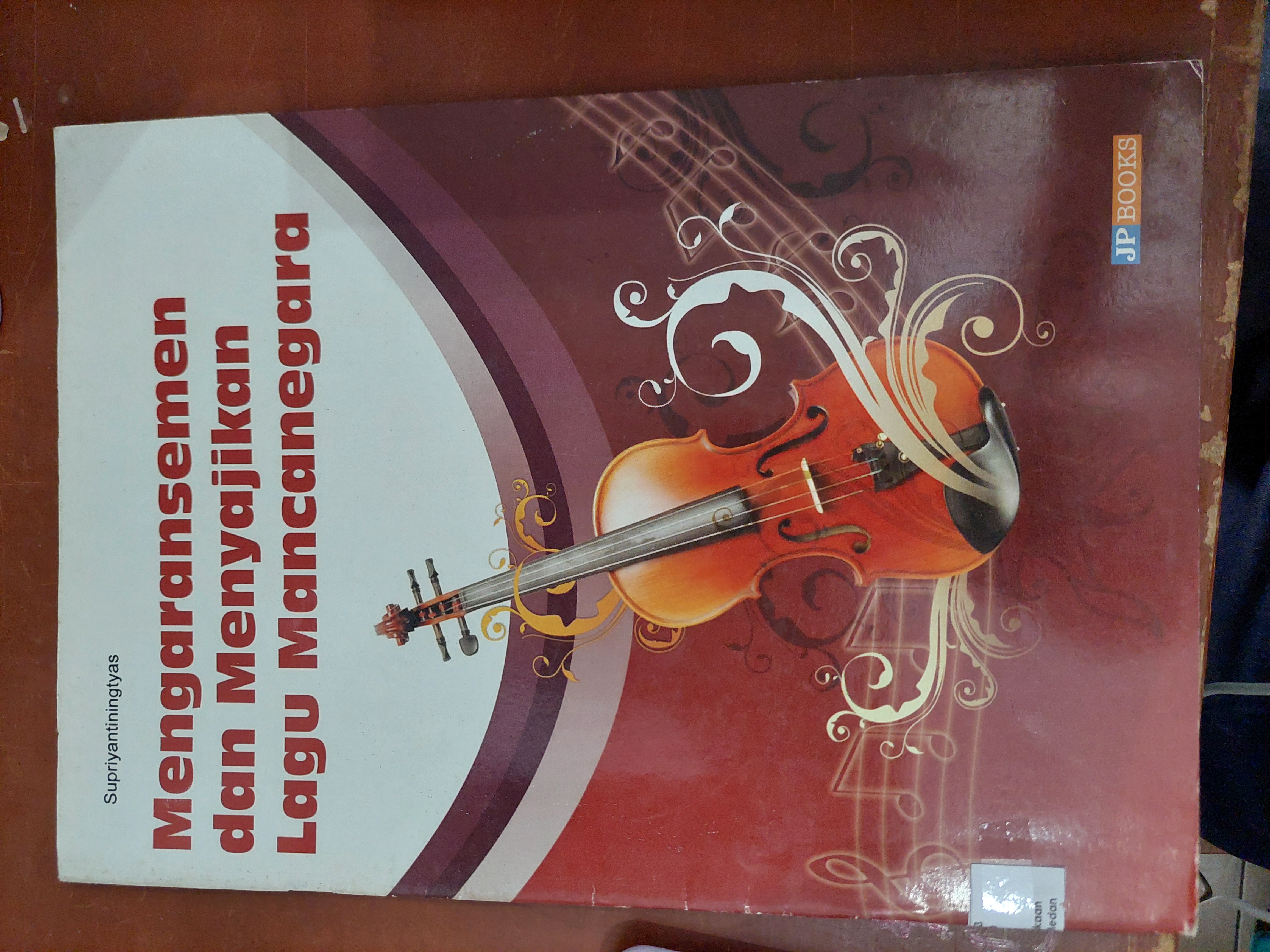 Mengaransemen dan Menyajikan Lagu mancanegara