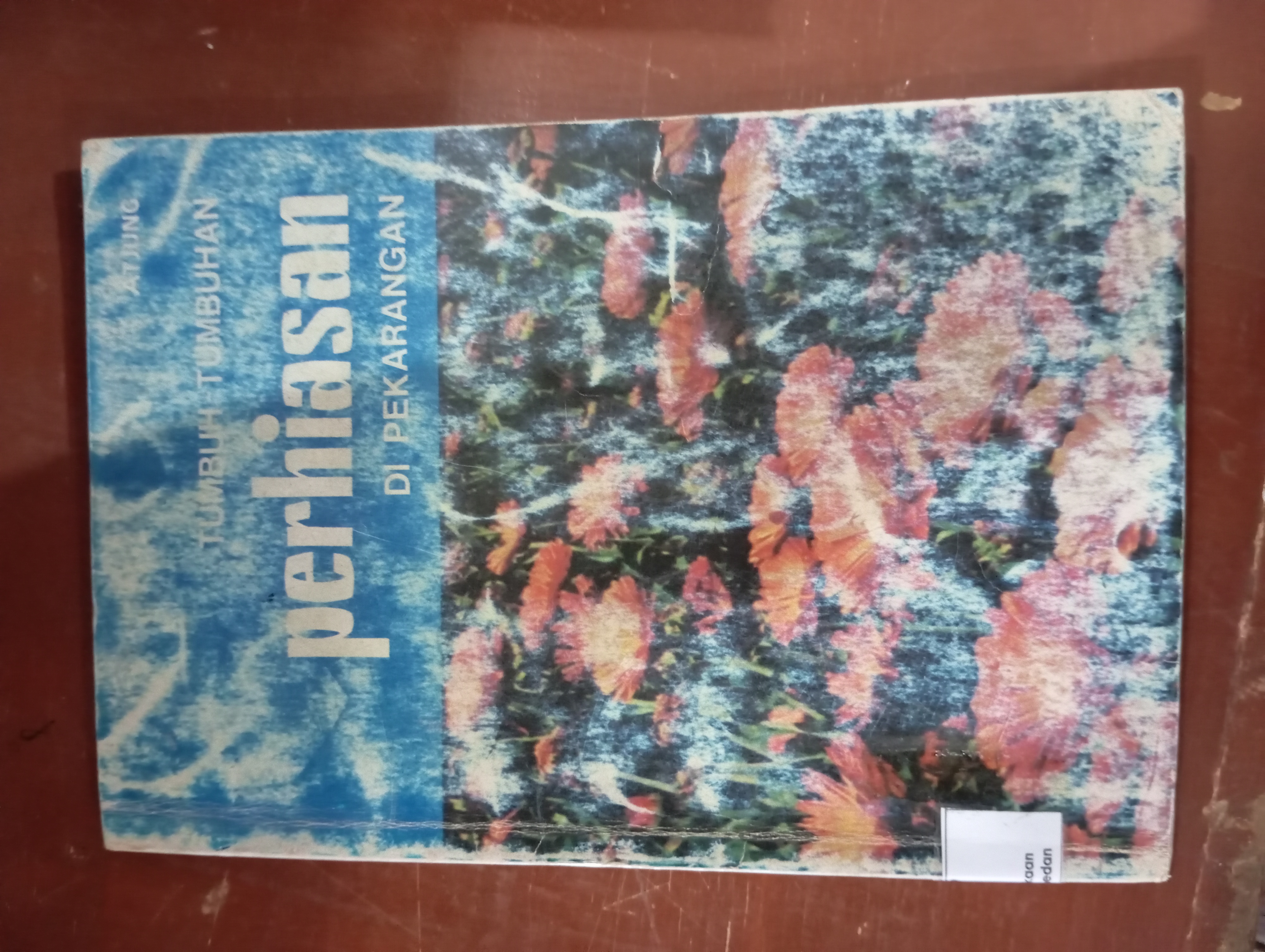 TUMBUH TUMBUHAN PERHIASAN DI PEKARANGAN