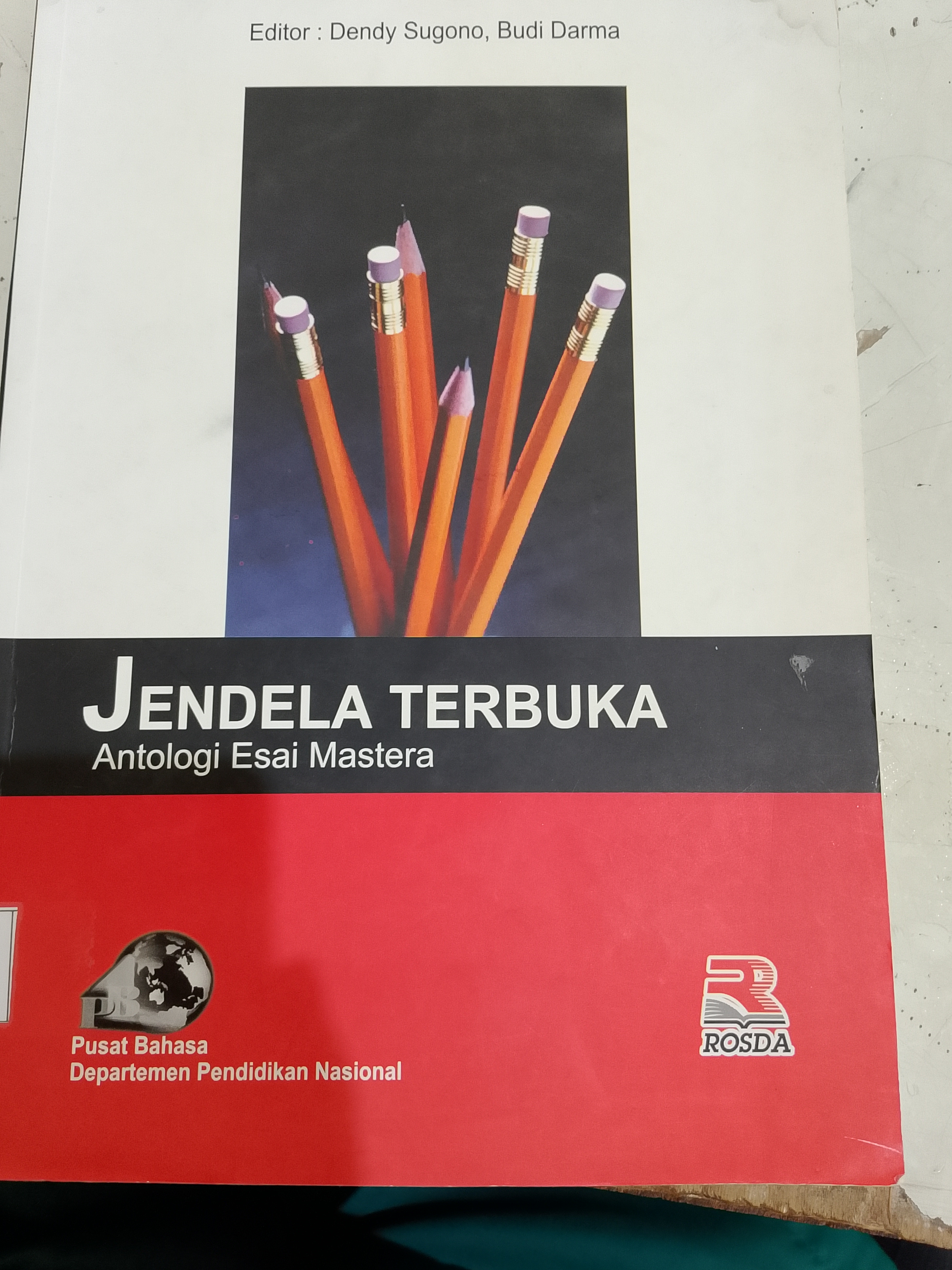 Jendela Terbuka Antologi Esai Mastera