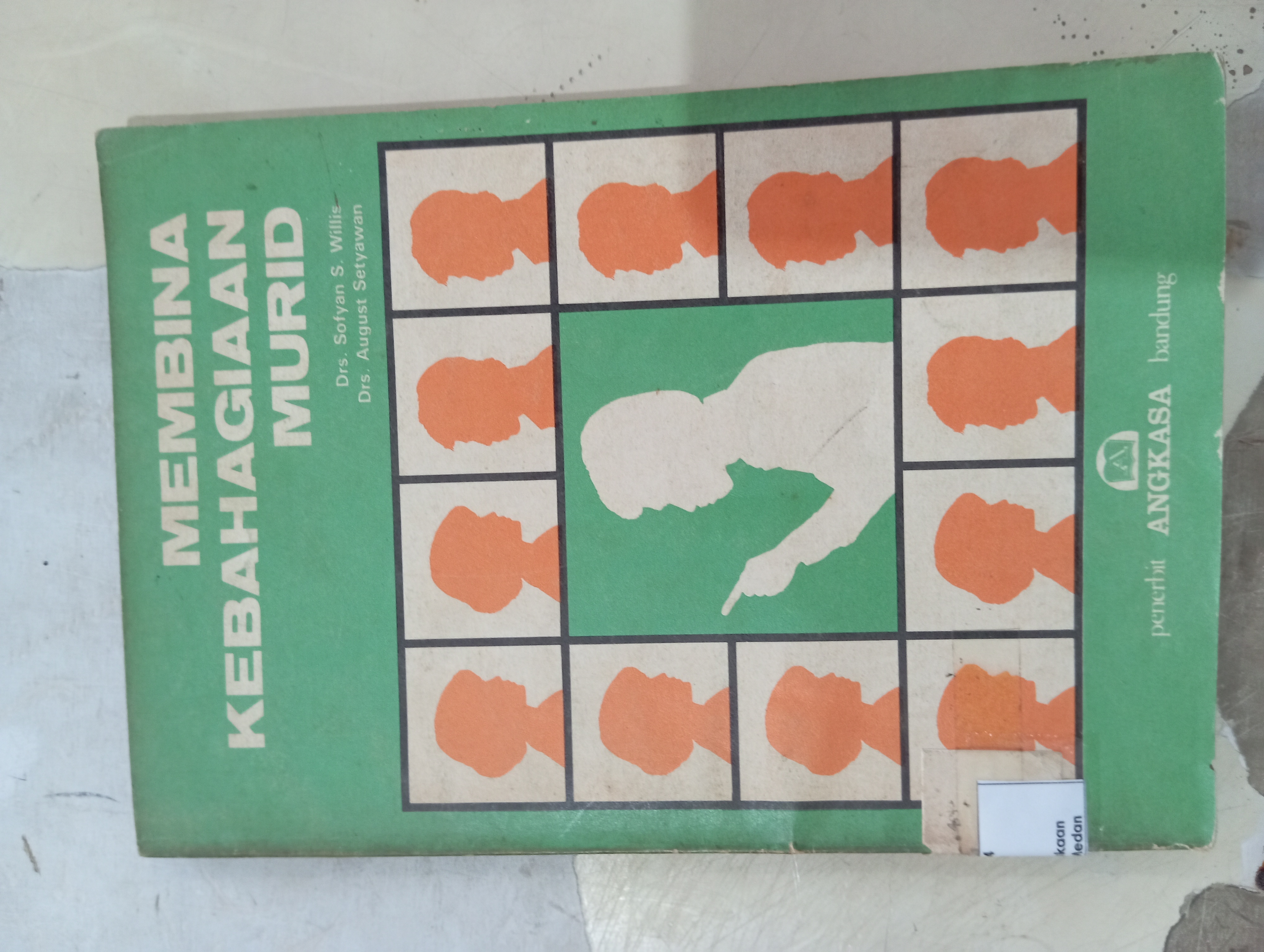 MEMBINA KEBAHAGIAAN MURID 