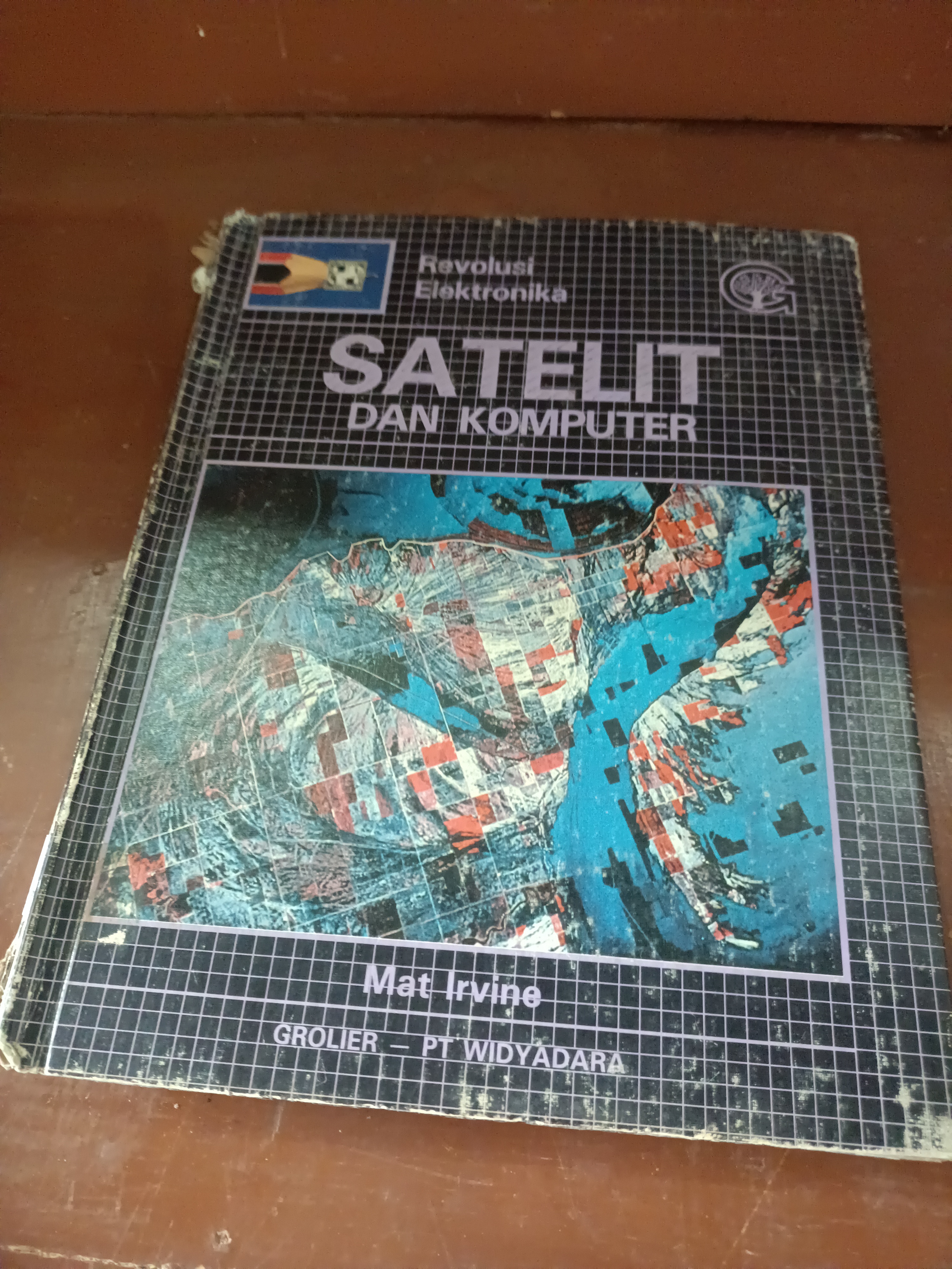 Revolusi Elektronika SATELIT DAN KOMPUTER 