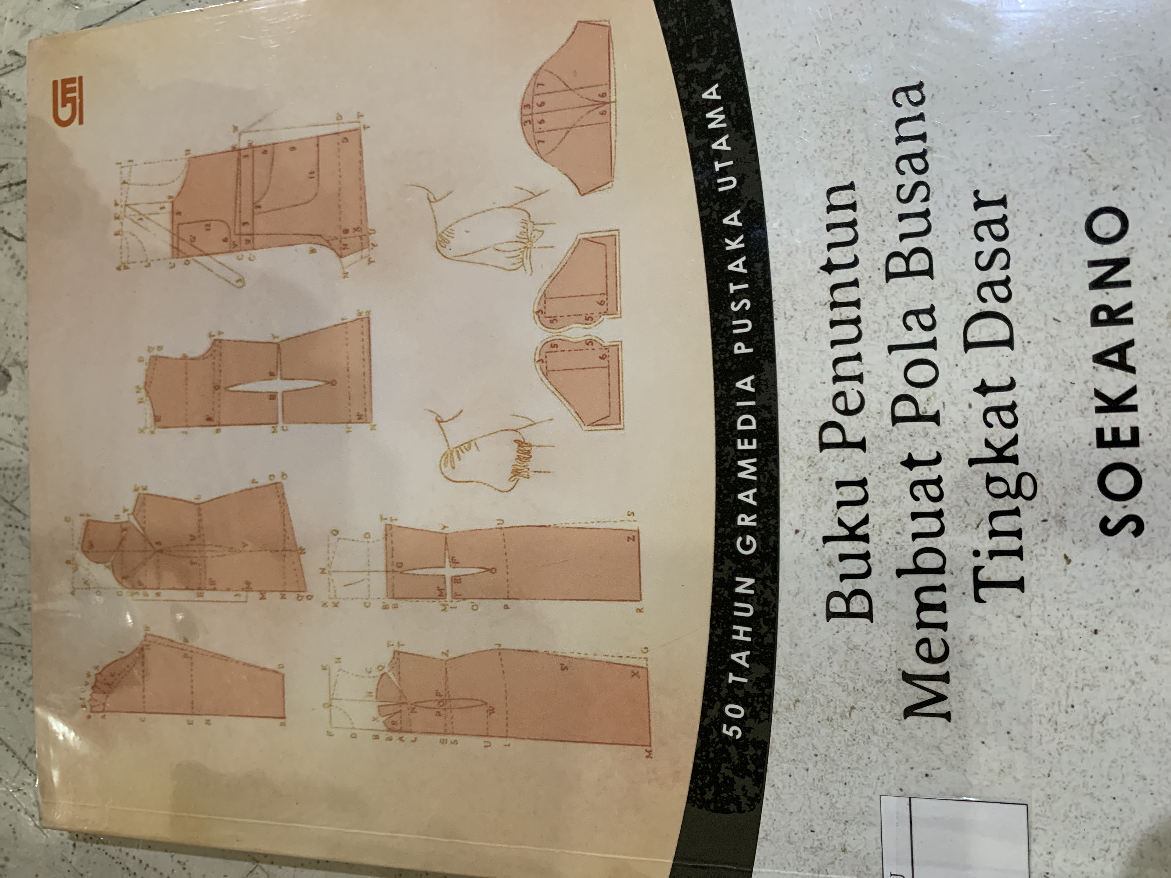 Buku Penuntun Membuat Pola Busana Tingkat Dasar 