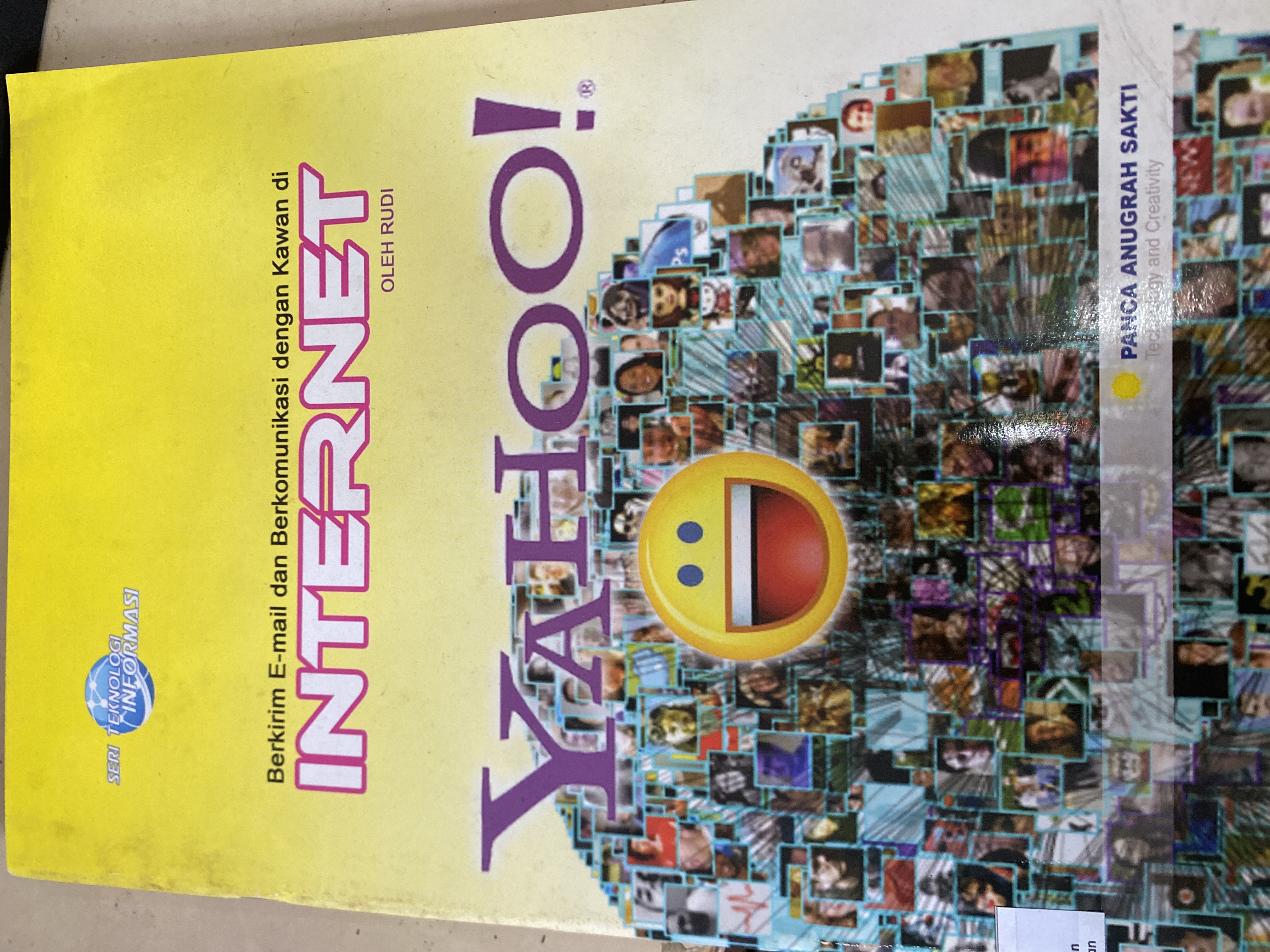 Berkirim email dan berkomunikasi dengan kawan internet