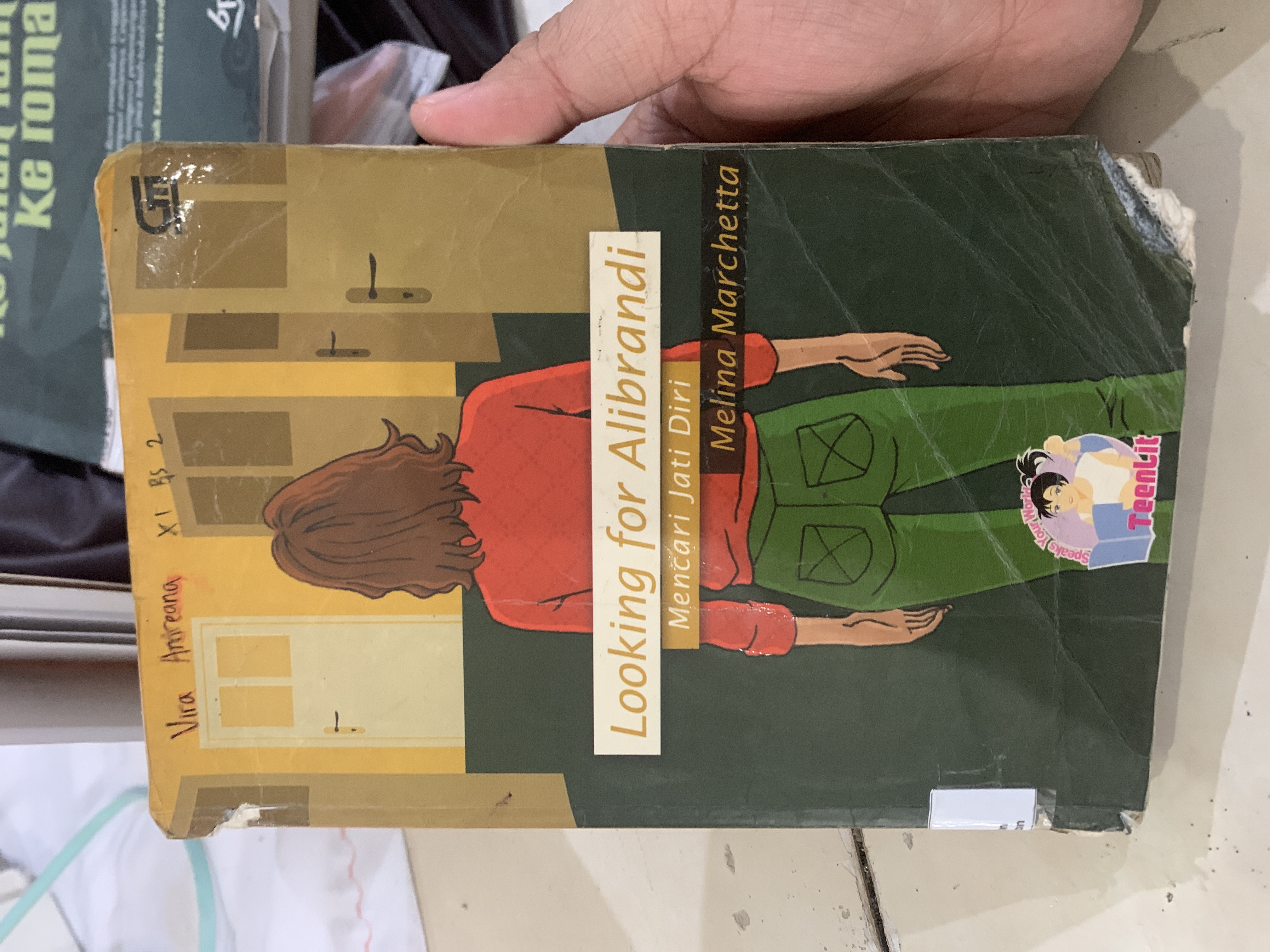 Looking for alibrandi mencari jati diri 