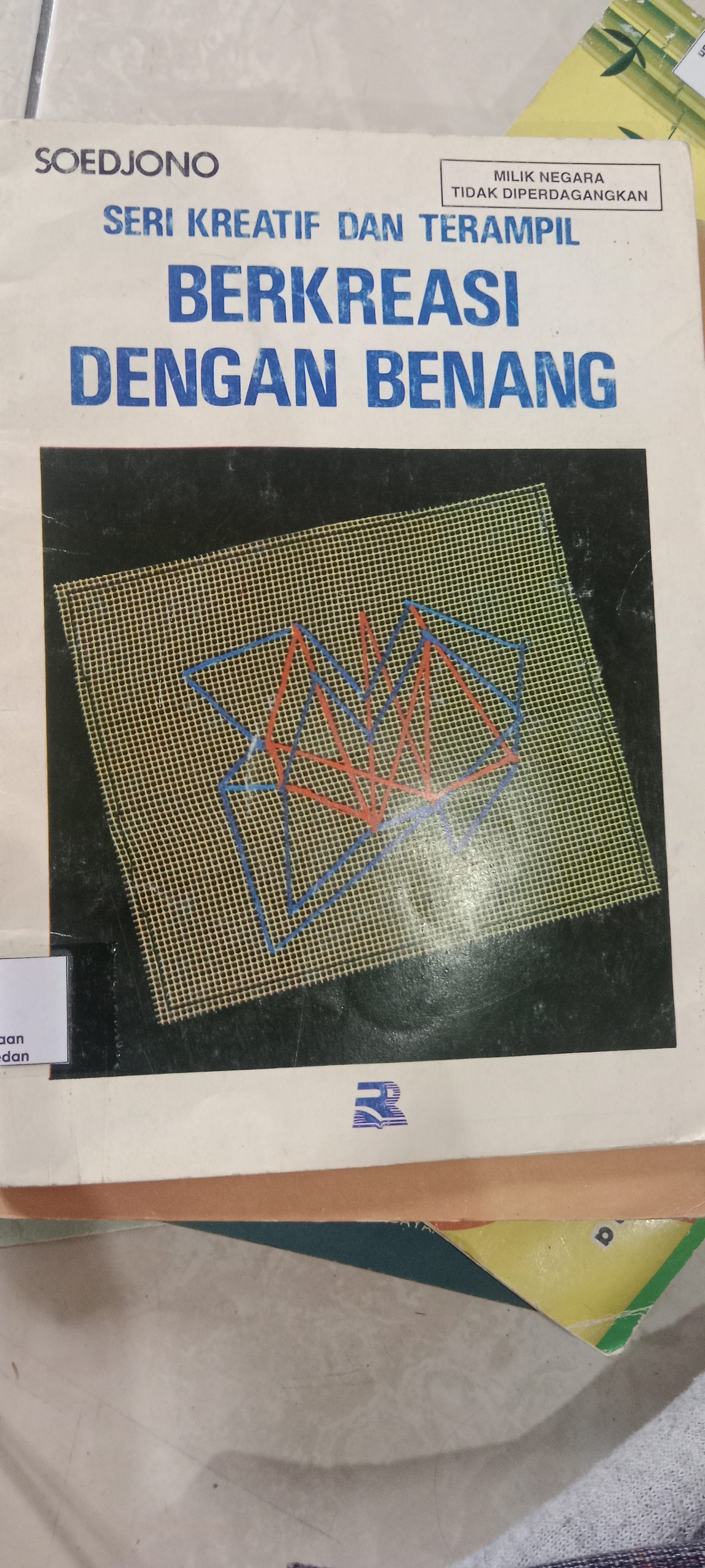 Seri kreatif dan terampil berkreasi dengan benang